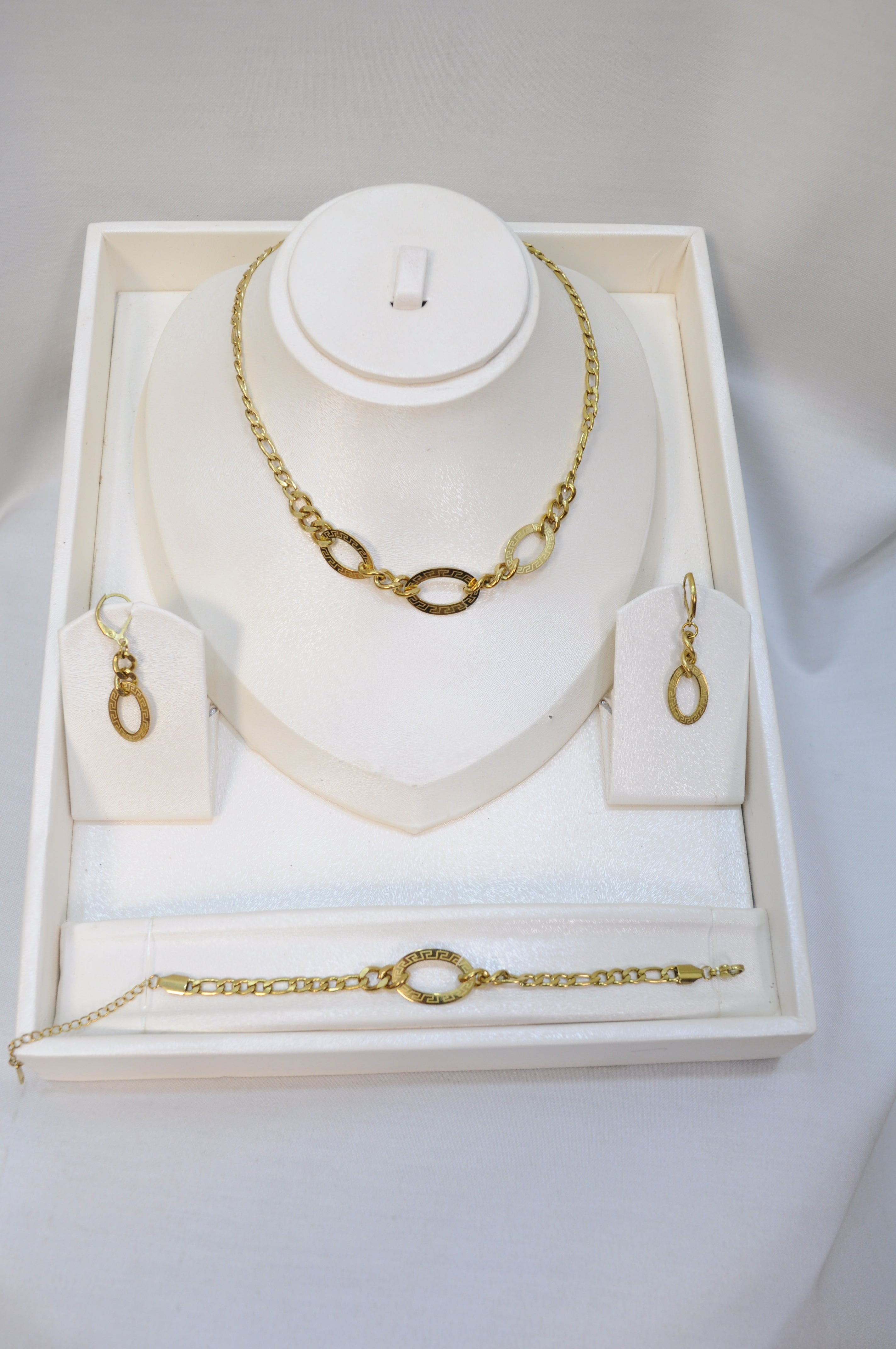 طقم كارتي لوف صورة طبق الاصل عن الذهب