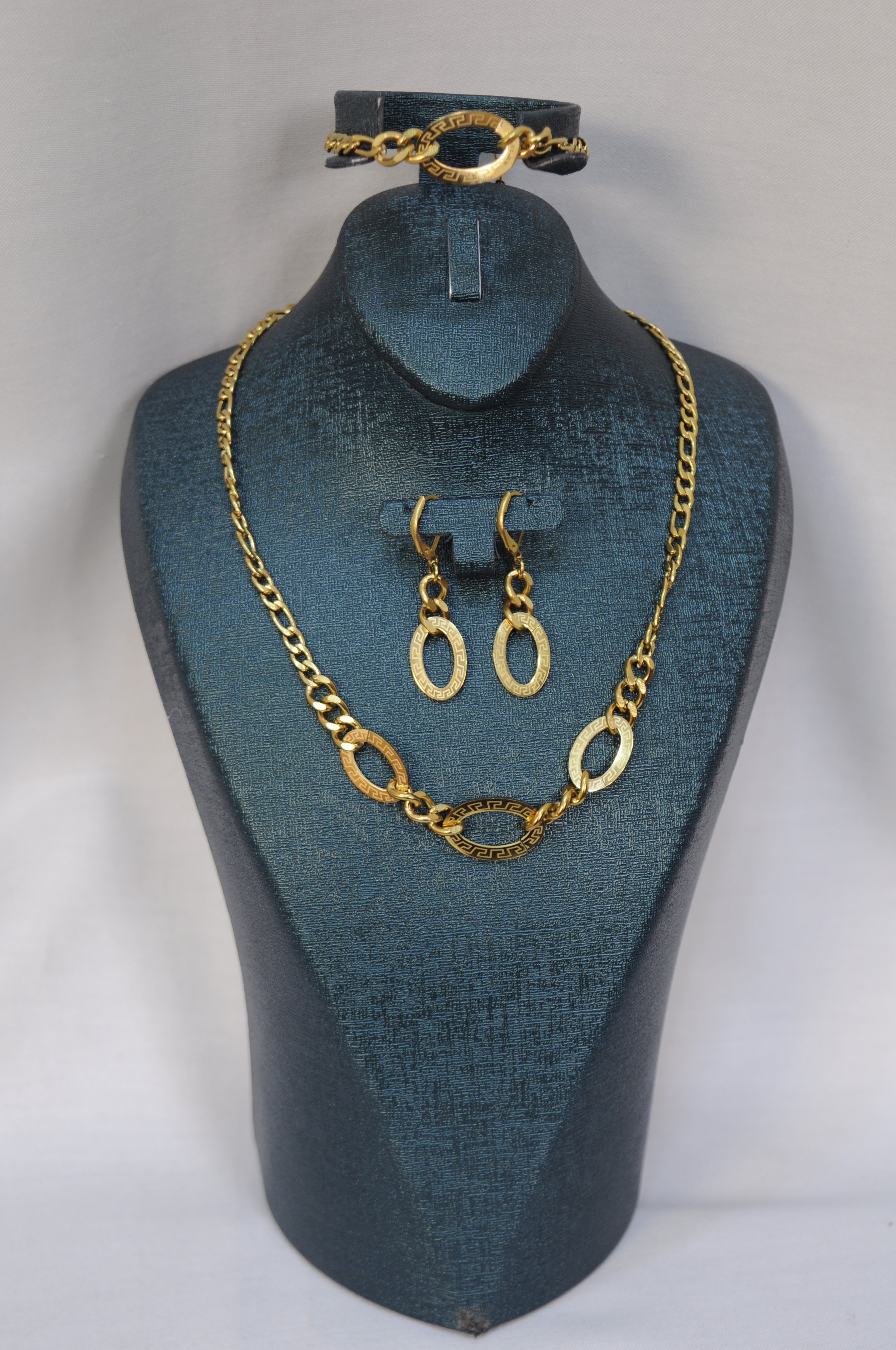 طقم كارتي لوف صورة طبق الاصل عن الذهب